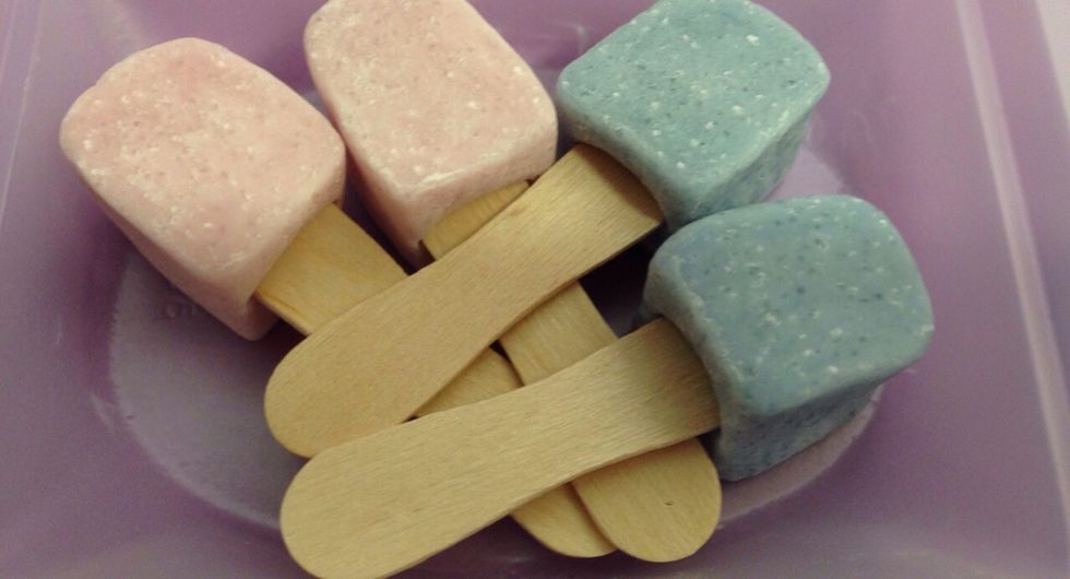 Stick Wooden Sticks in All of a The Popsicle Tops