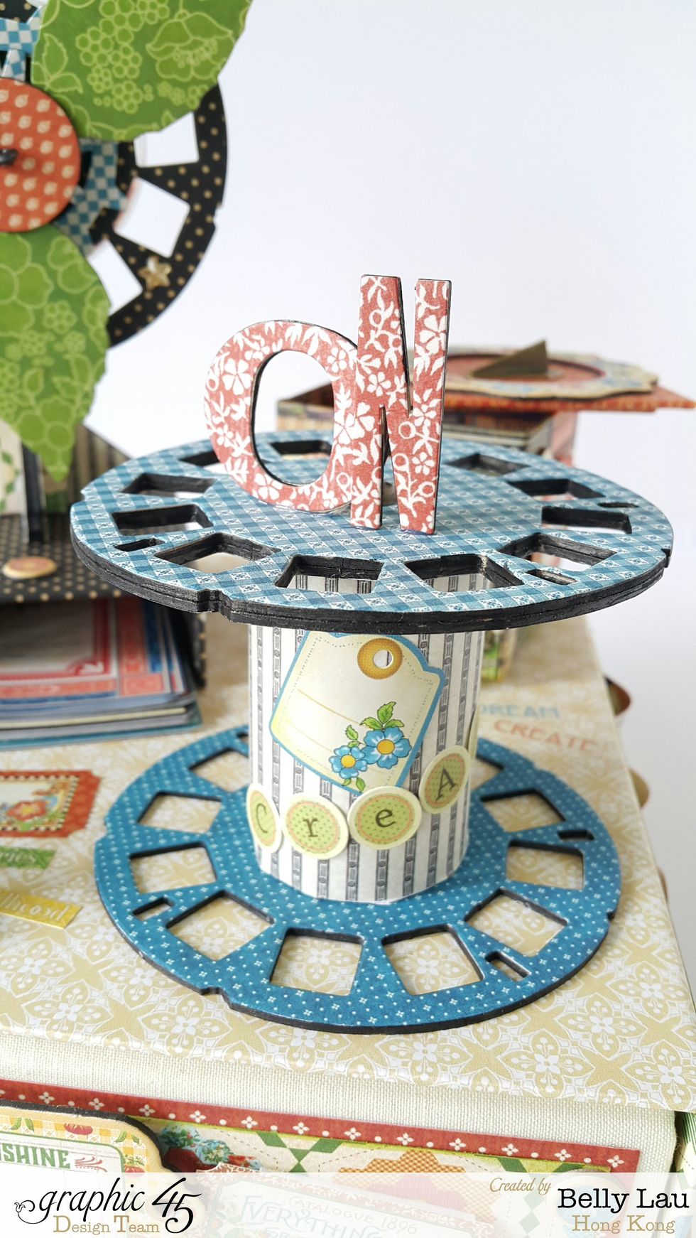 Stickers to decorate the pen stand