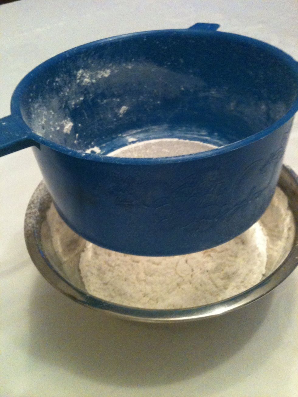 Stif flour, yeast and salt.