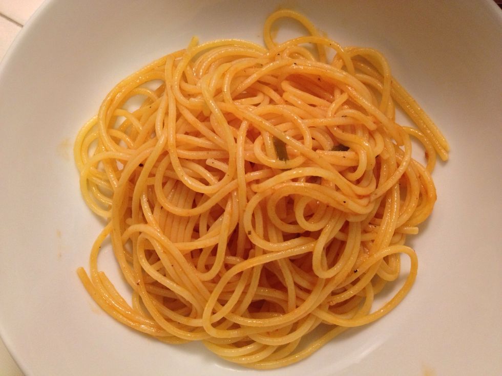 Stir a little sauce into the spaghetti before dividing into bowls.