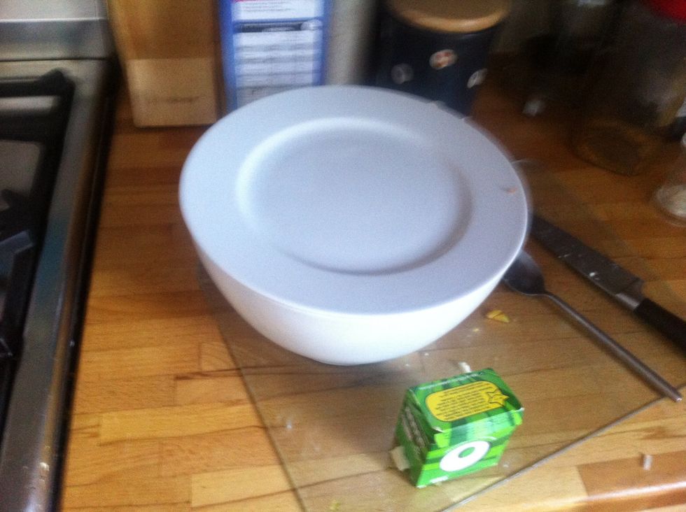 Stir and put the lid on.