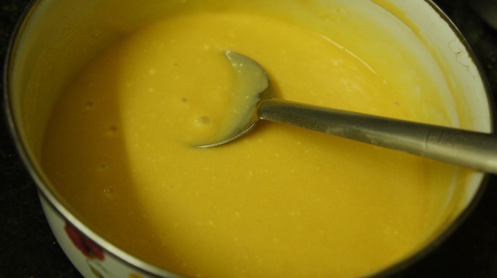 Stir cake mix, oil and milk with a spoon in a bowl for 2 minutes.