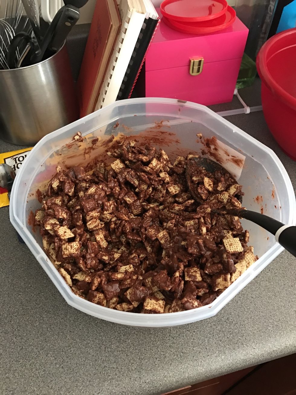 Stir cereal and chocolate mixture together being care not to crush the cereal