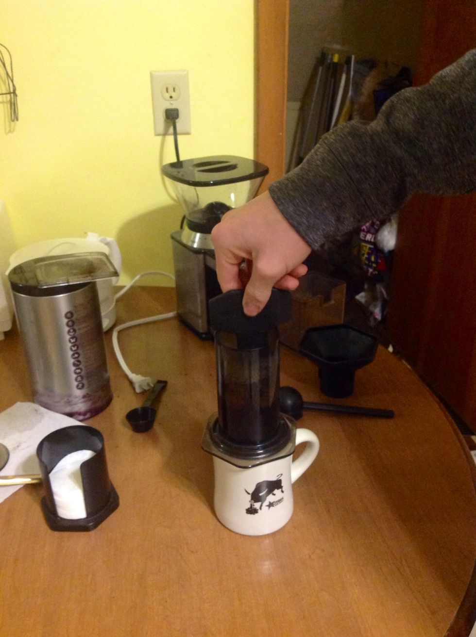 Stir coffee and water for 10 seconds.