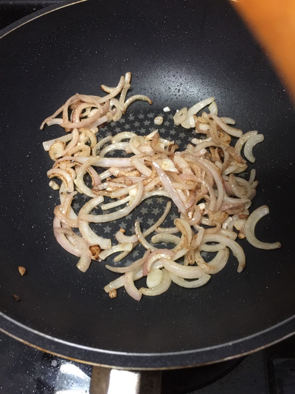 Stir fry in low heat to slowly caramelised the onions.