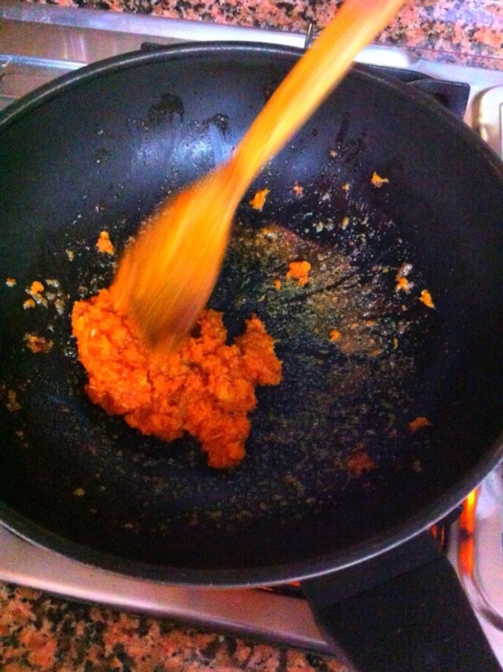 Stir fry the chili paste in 2 tbs of oil & a pinch of salt.