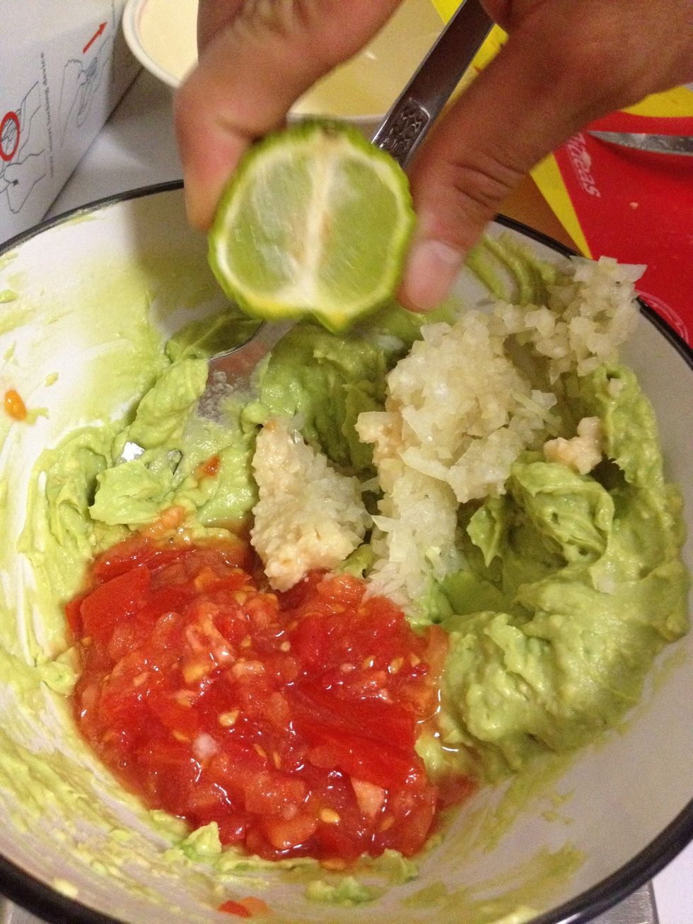 Stir the tomato, onion, garlic and lime juice into the avocado.