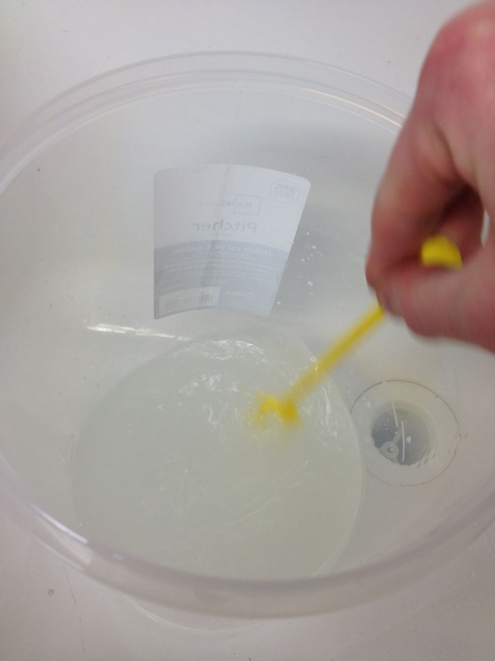 Stir thoroughly until developer has dissolved.