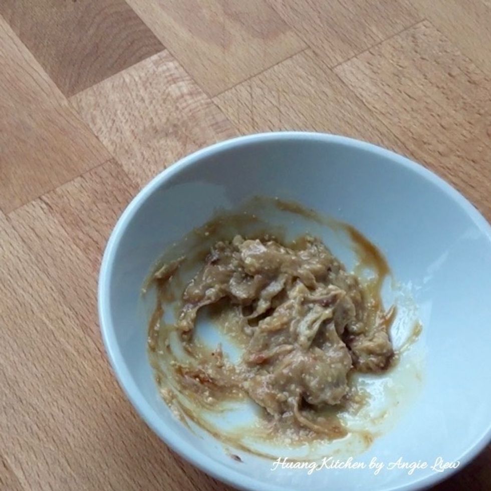 Stir to mix everything together and we're ready to fry the chinese water spinach!