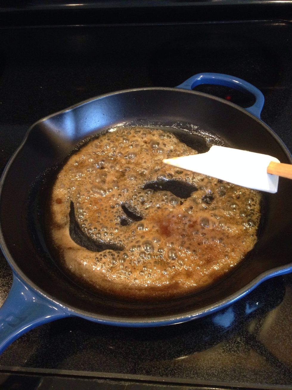 Stir well. Turn off the heat when the sugar melts and bubbles form.