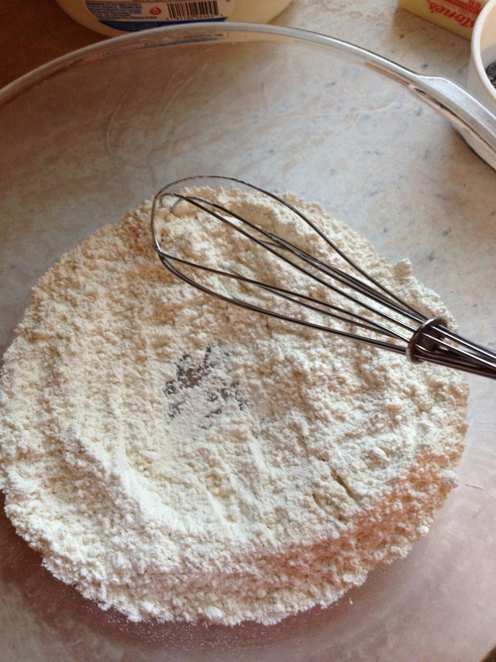 Stir your pinch of salt and flour.