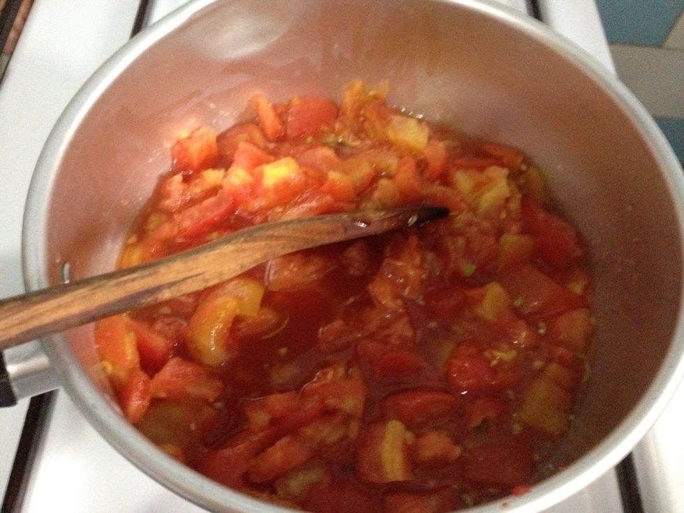 Stirring constantly to avoid sugar from caramelization. Bring to a boil, add in the lime juice& 1 tsp of cornstarch then quickly stir to dissolve and thickened. Let it boil for 1 mnt then set aside