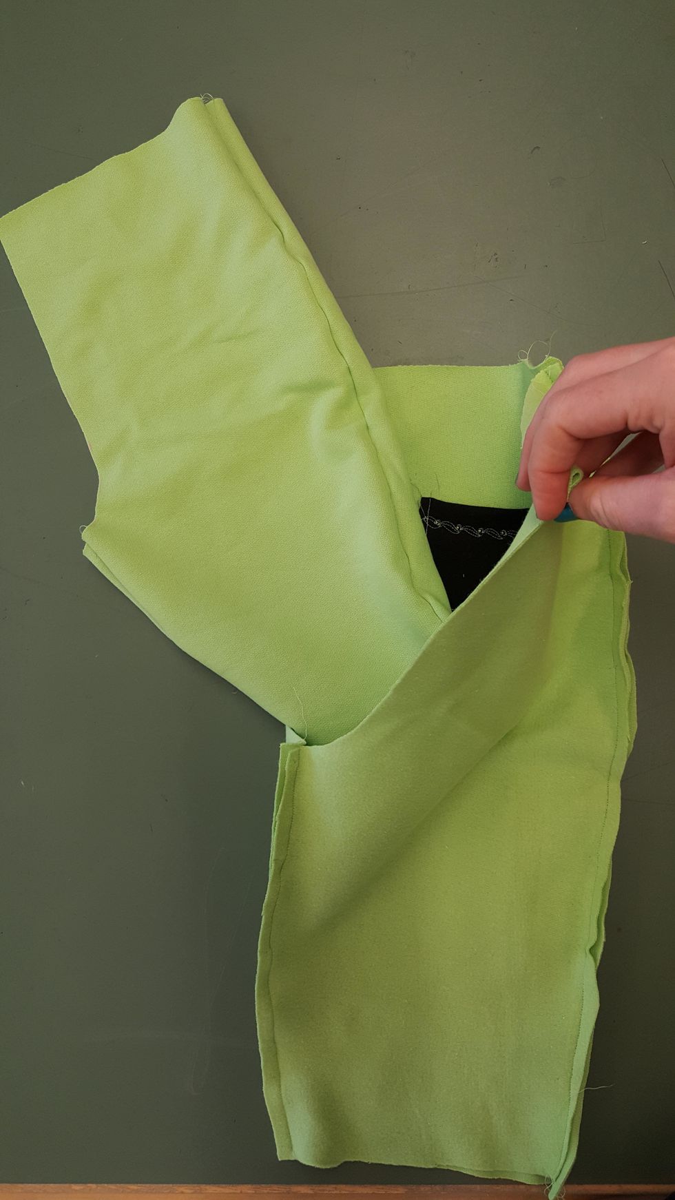 Stoppa benet du nyss v\u00e4nde INUTI det andra benet