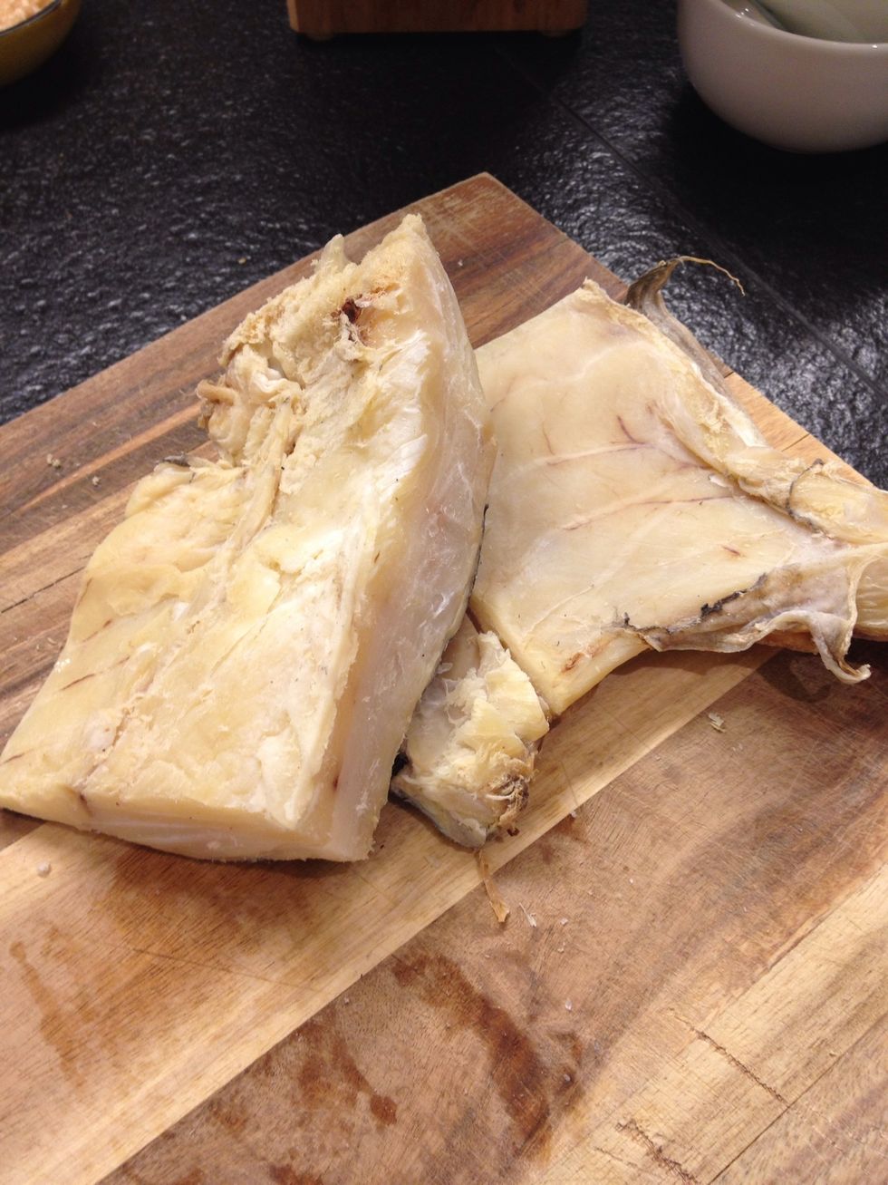 Store the remaining pieces in a dry cold place.