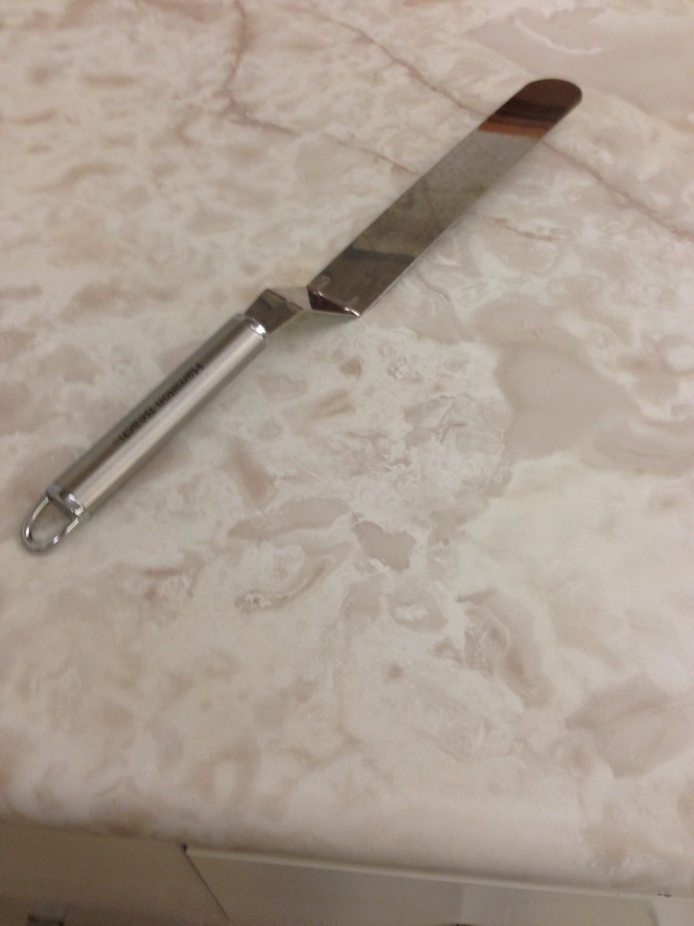 Straight edge spatula  Used to flatten flower and other ingredients  I can use this when I make cake