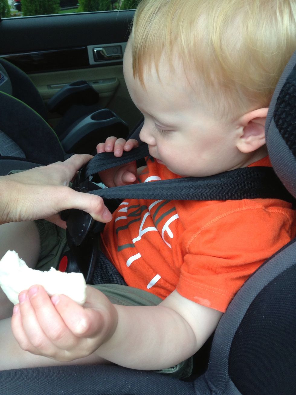 Straps are very loose