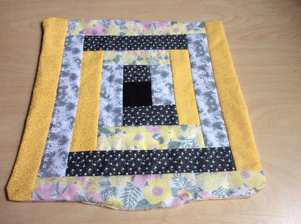 Stryk din kudde sl\u00e4t och fin.