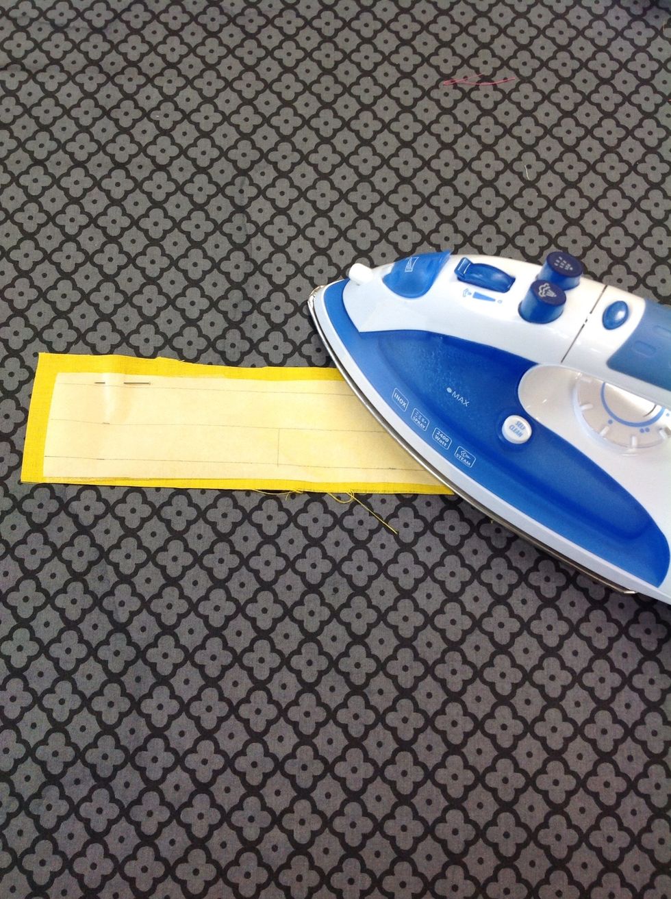 Stryk fast pappret ca 6 sekunder p\u00e5 varje st\u00e4lle.