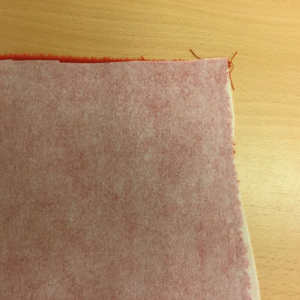 Stryk fast vlisofixet.