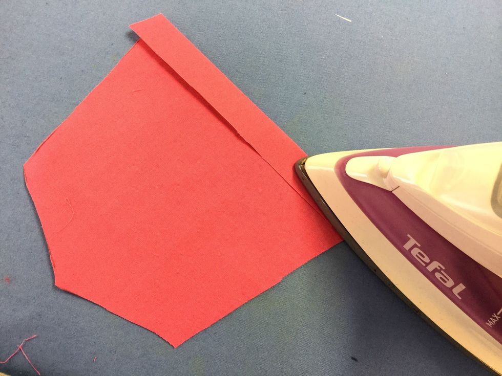 Stryk in 2cm i \u00f6verkanten.