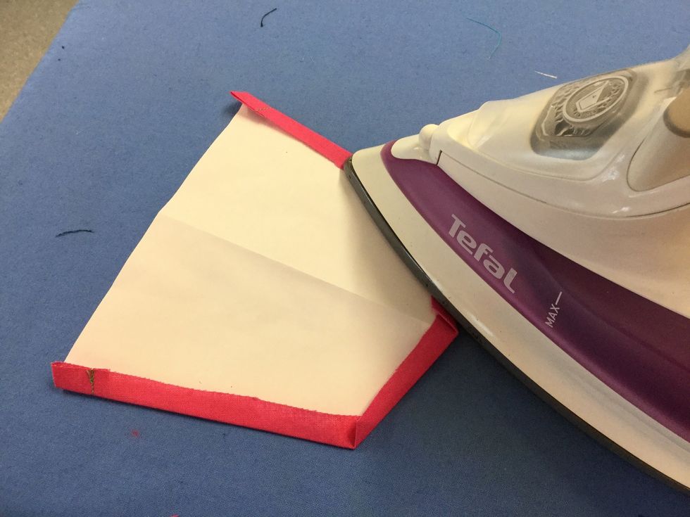 Stryk in de tre andra sidorna. Det kan g\u00e5 l\u00e4ttare att vika om du anv\u00e4nder mallen.