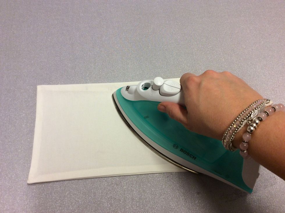 Stryk innerkudden s\u00e5 att den blir sl\u00e4t och fin.