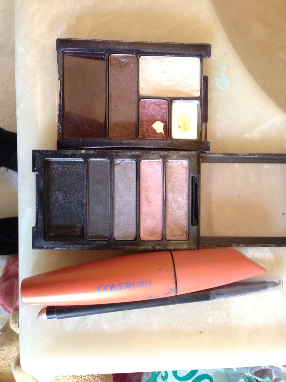 Supplies. (Mine are bit dusty b/c the one of them busted in my makeup bag, oops.)