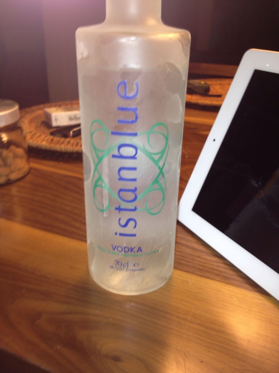 Sweet vodka (apple here) put a little bit 1/8