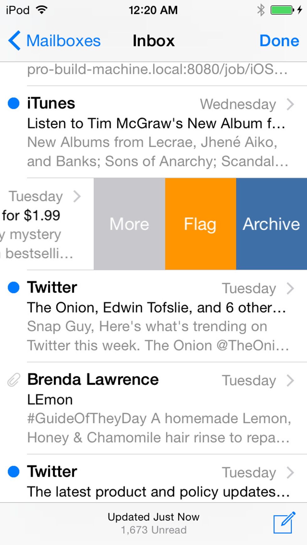 Swipe from right to left to bring up these three options (in previous versions of Mail there were only two).