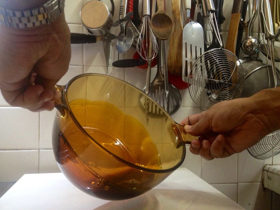 Swirl container around to let caramelized sugar to cool down...