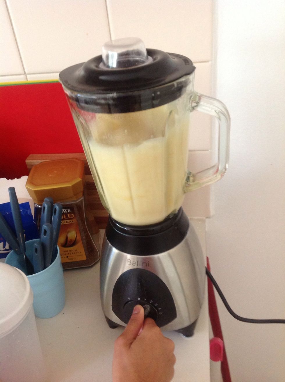 Switch on the power. I recommend blending your shake for 3 minutes on a medium setting.