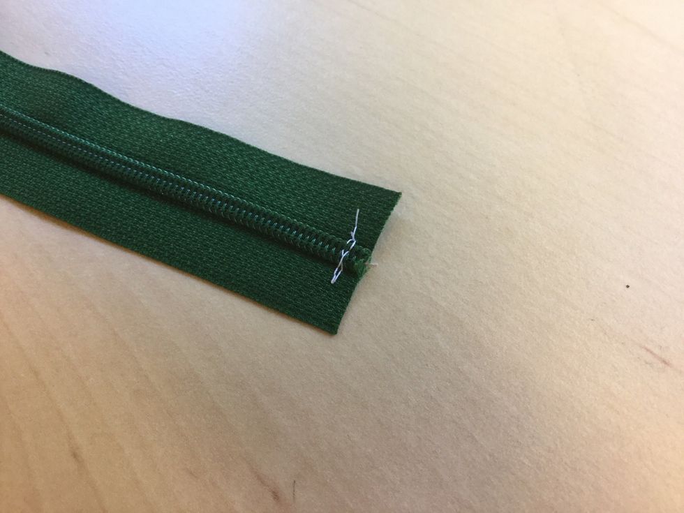 Sy en stopps\u00f6m i \u00e4nden p\u00e5 blixtl\u00e5set s\u00e5 inte kl\u00e4ppen r\u00e5kar \u00e5ka ut.