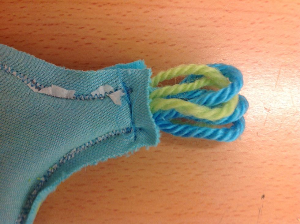 Sy fast det p\u00e5 med symaskinen.