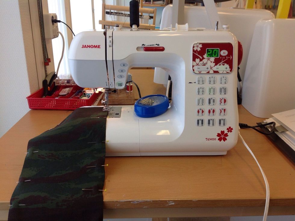 Sy ihop b\u00e5da l\u00e5ngsidorna med sicksack. S\u00f6m nummer 5.