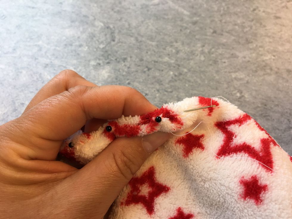 Sy ihop h\u00e5let med smygs\u00f6m. https://m.youtube.com/watch?v=xR2BhOsQpsk