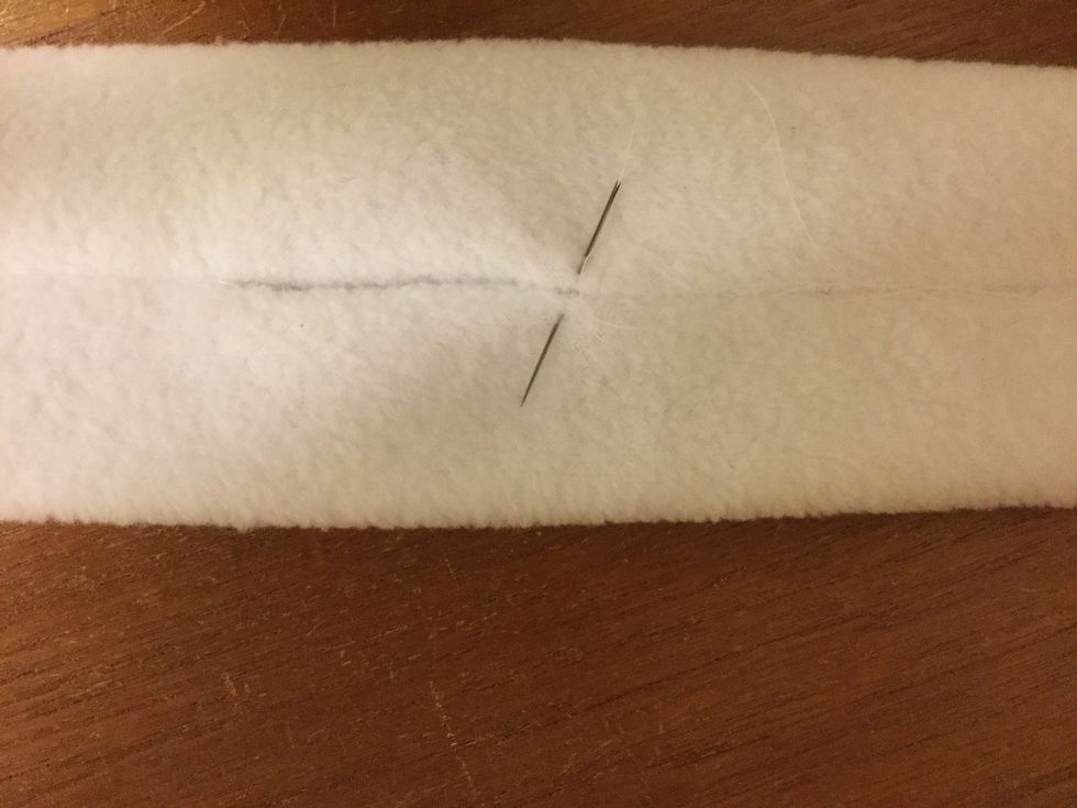 Sy ihop sprundet. Sy med sm\u00e5 stygn.