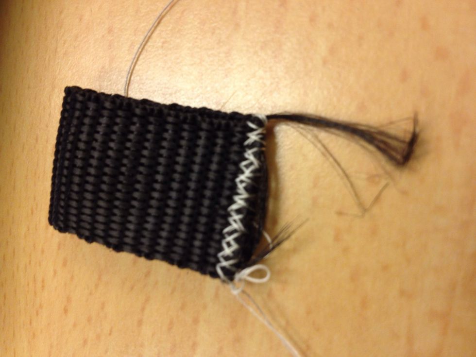 Sy ihop \u00e4ndarna med sicksack. Sy fram och tillbaka och fram igen.