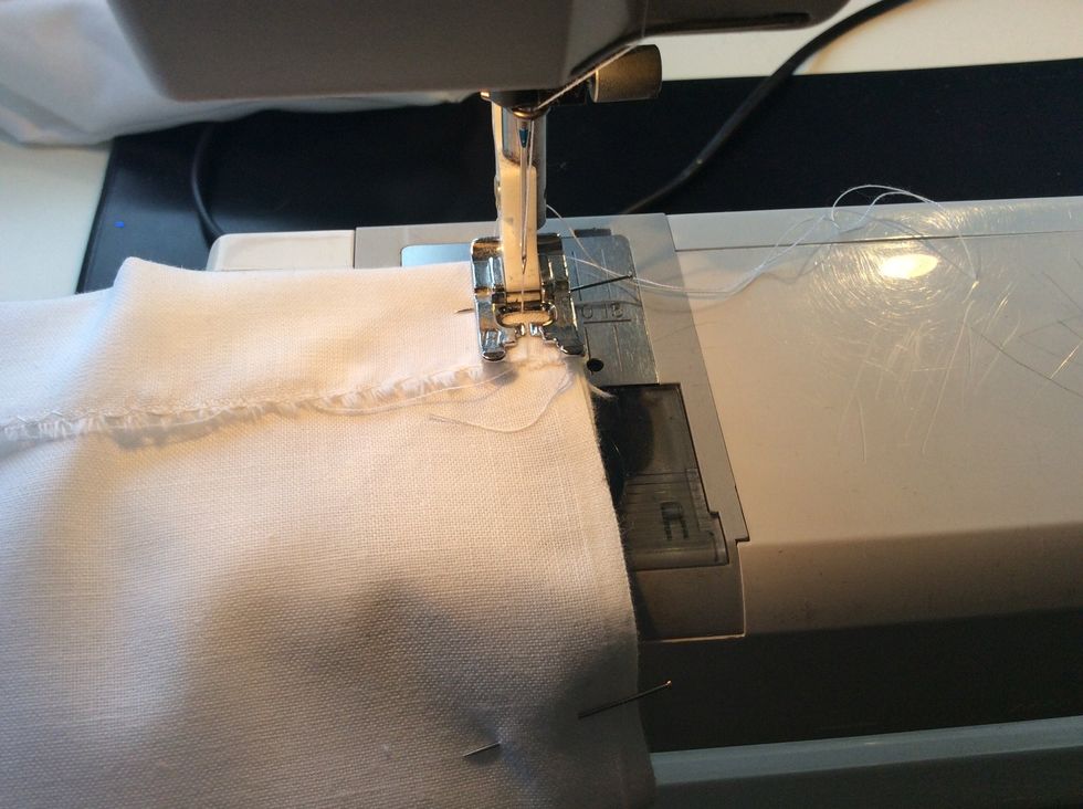 Sy med raks\u00f6m, en cm in p\u00e5 kanten.