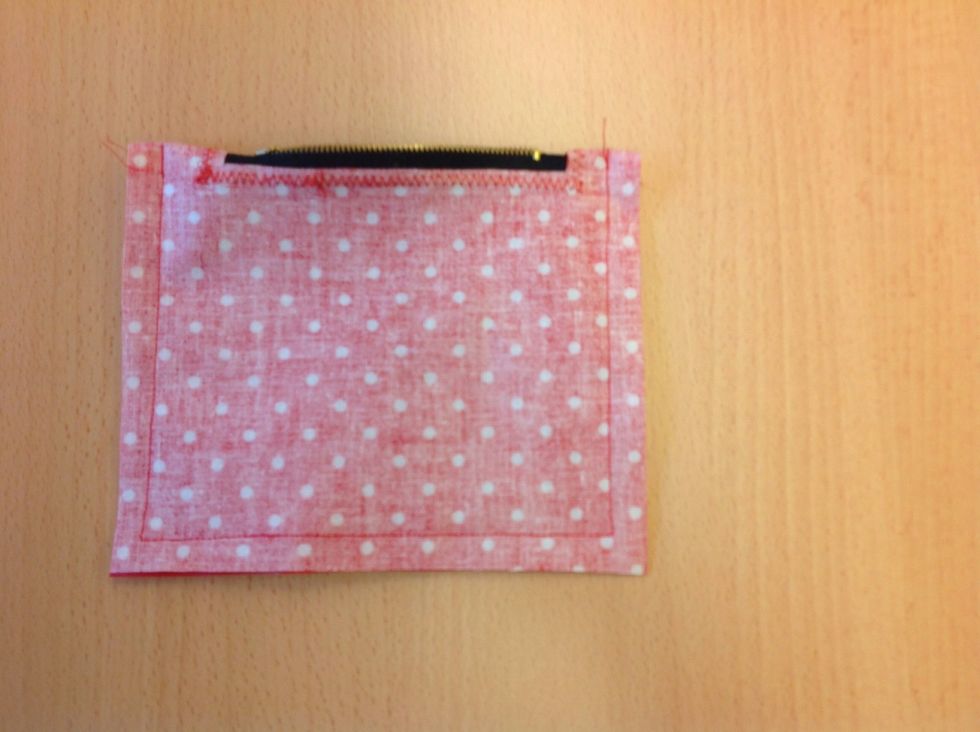 Sy med raks\u00f6m. Gl\u00f6m inte att f\u00e4sta tr\u00e5den.