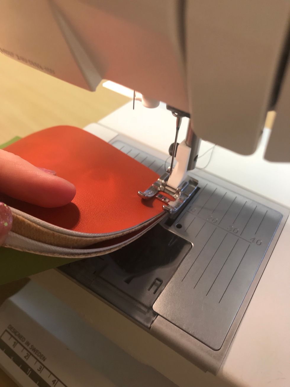 Sy med raks\u00f6m och stygnl\u00e4ngd 3,0 och max 5 mm s\u00f6msm\u00e5n