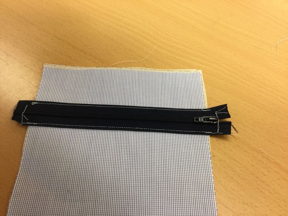 Sy med raks\u00f6m p\u00e5 b\u00e5da sidorna.