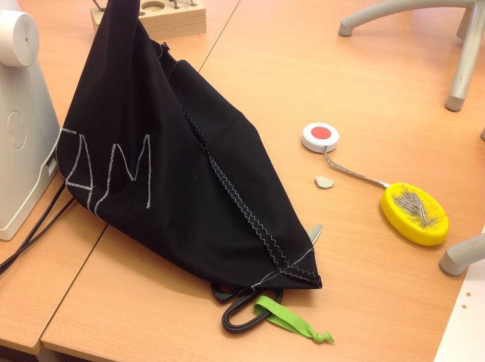 Sy med raks\u00f6m p\u00e5 linjen, som bilden visar.