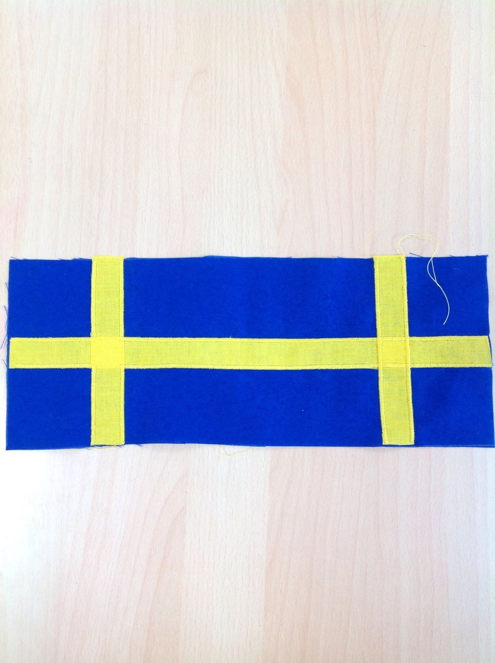 Sy nu t\u00e4t sicksack l\u00e4ngst ut p\u00e5 de gula tygbitskanterna.