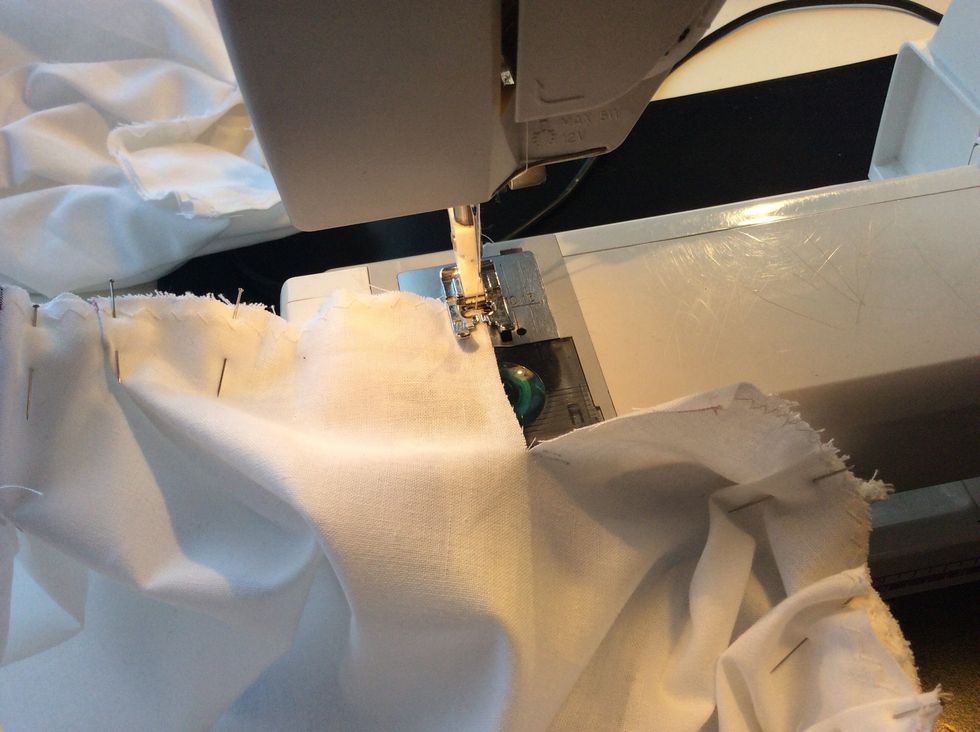 Sy sicksack runt kanten.