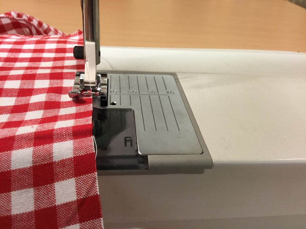 Sy zickzack i kanterna p\u00e5 alla sidorna.