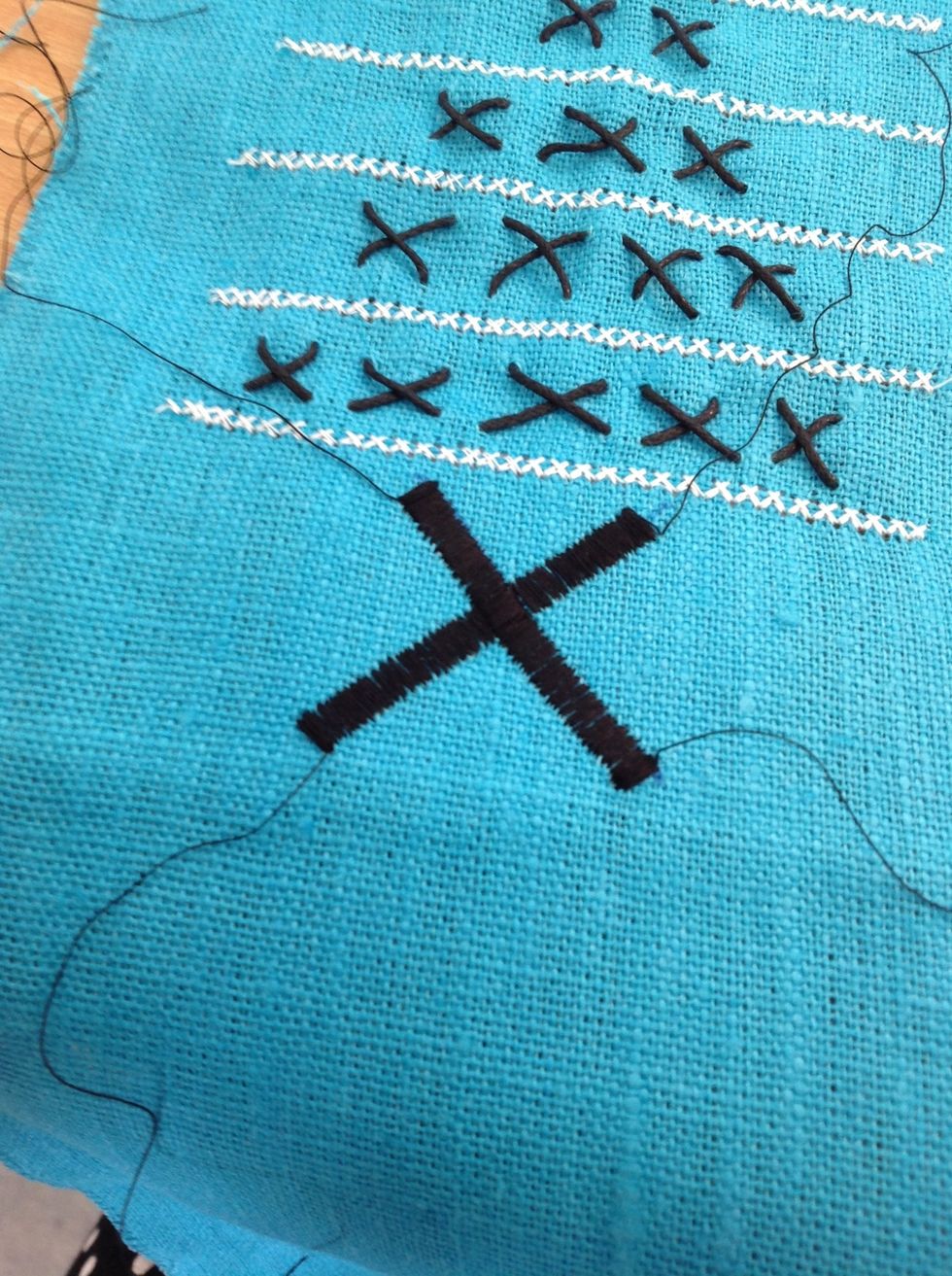 Symbolen f\u00f6r m\u00e5l f\u00f6r en den ena spelaren. H\u00e4r ska det bara snyggas till genom att klippa av tr\u00e5darna n\u00e4ra tyget.