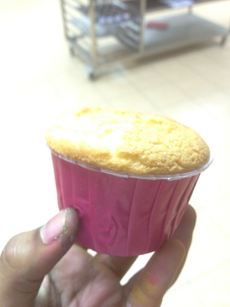 Ta da!  Excuse my ugly dirty finger please. I was working with fondant. :/