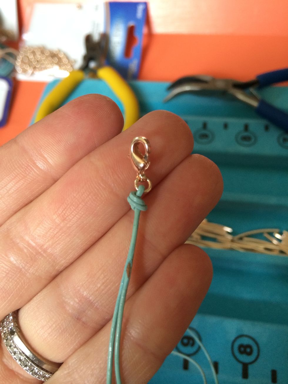 Ta da! Get the knot nice n close to the top.