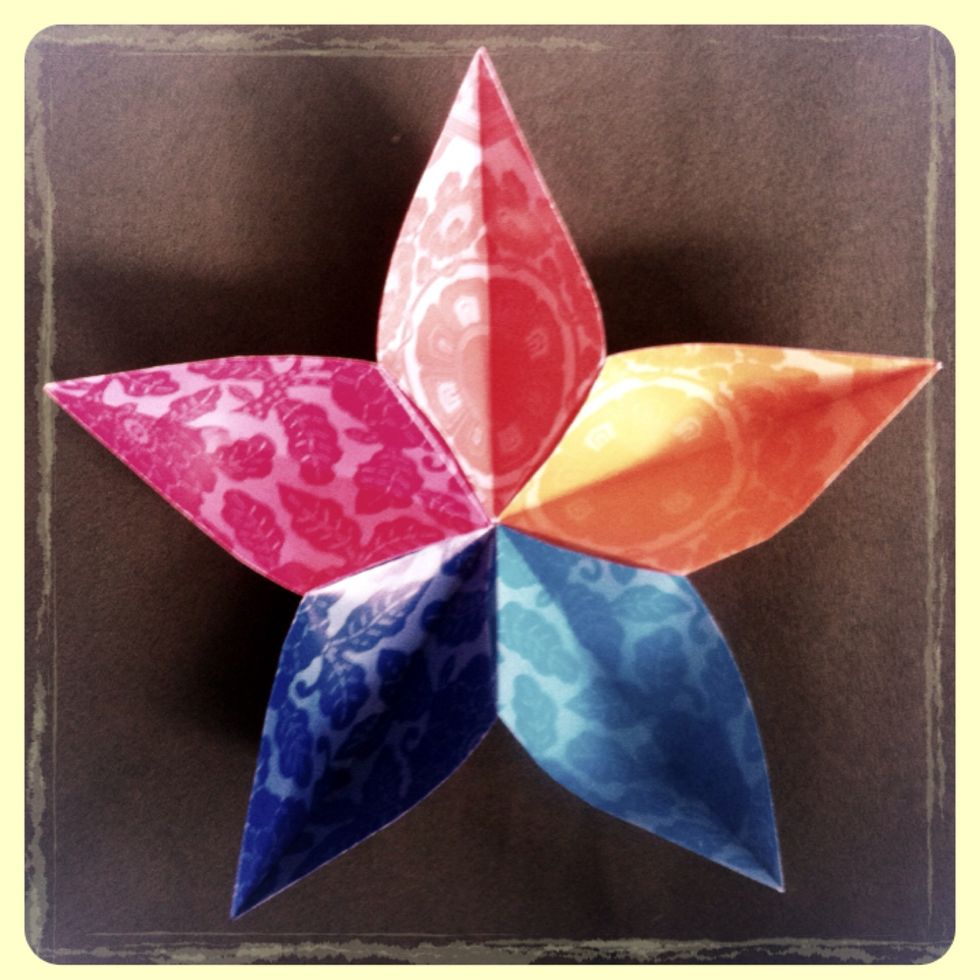 Ta-da! It's really pretty. You can fill it w/ tiny goodies...candy, nuts, paperclips, buttons, ???