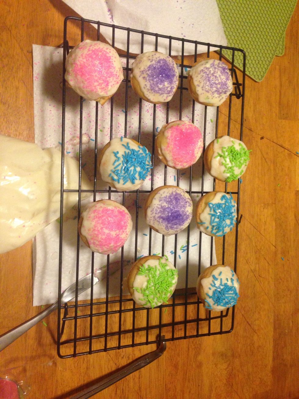 TA DA!! Your confetti cupcakes are done! Enjoy!